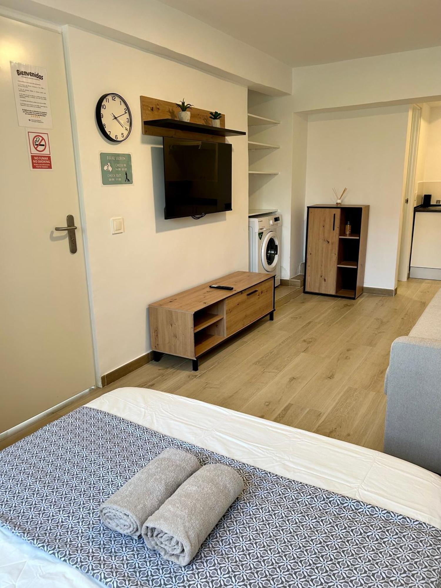 Apartamentos Ribadeo Madrid Exterior photo